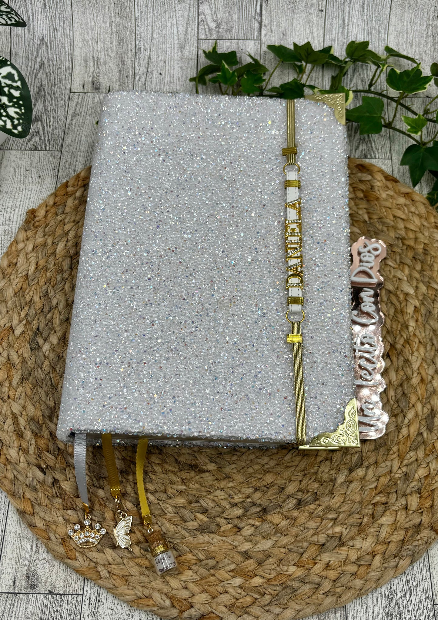 BIBLIAS FORRADAS CON PEDRERIA (DIAMANTES)