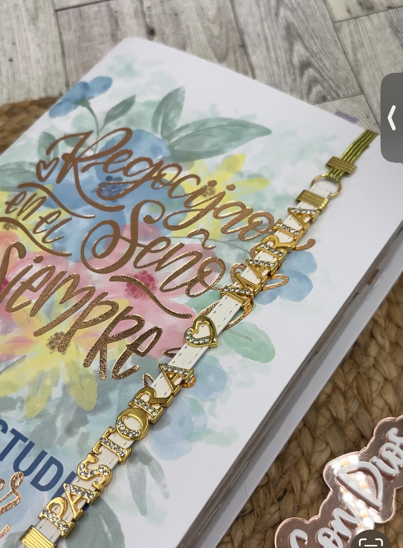BIBLIA DE ESTUDIO SER MUJER PORTADA ACUARELA FLORAL