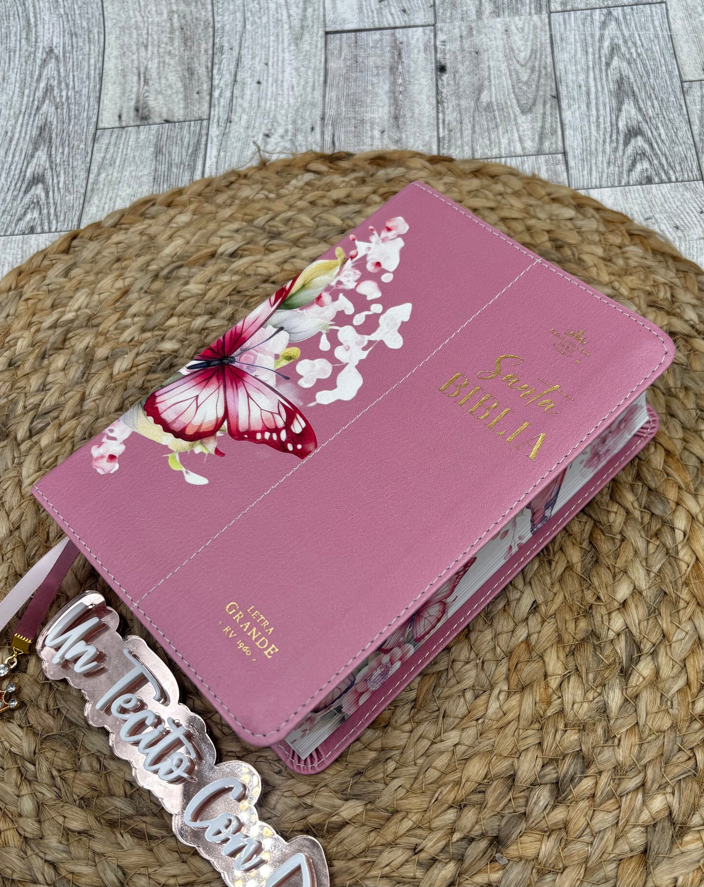 BIBLIA PORTATIL DISEÑO MARIPOSAS LETRA GRANDE 12 PUNTOS COLOR ROSA