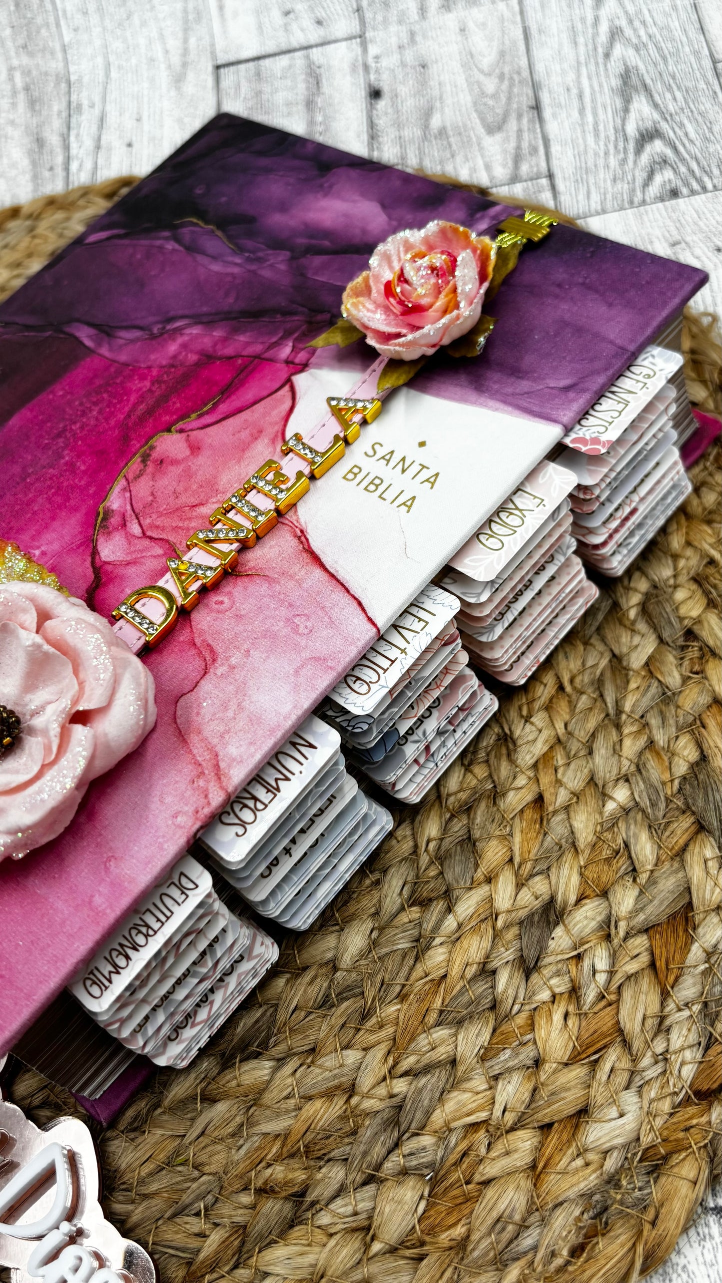 BIBLIA NBLA EDICION ARTISTICA (FUSCHIA Y DORADO)