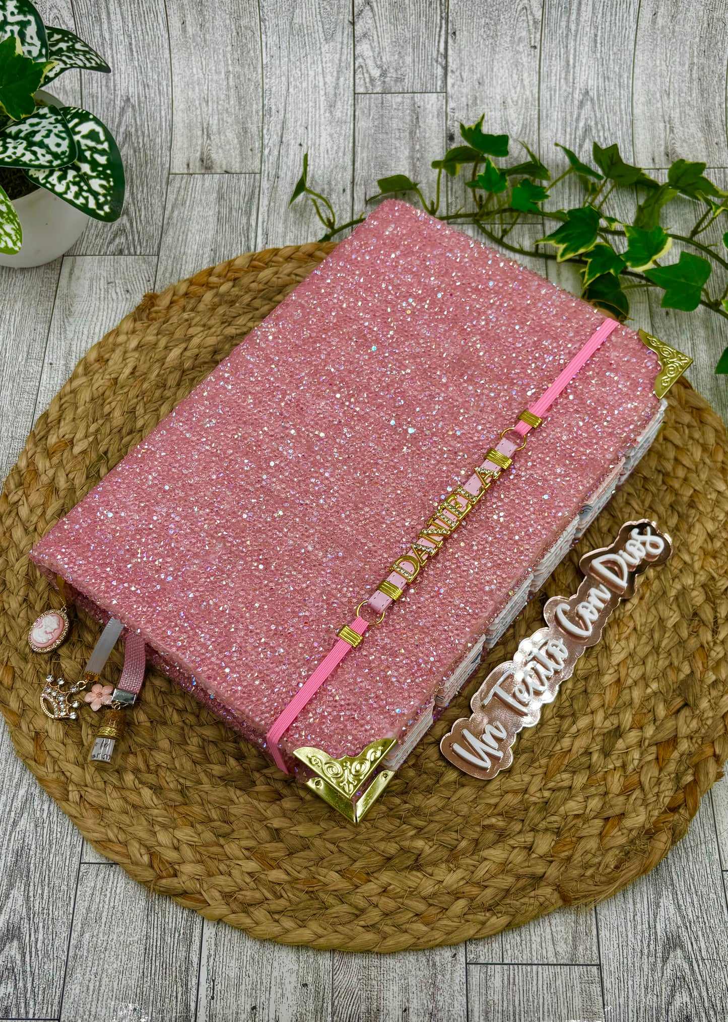 BIBLIAS FORRADAS CON PEDRERIA (DIAMANTES)