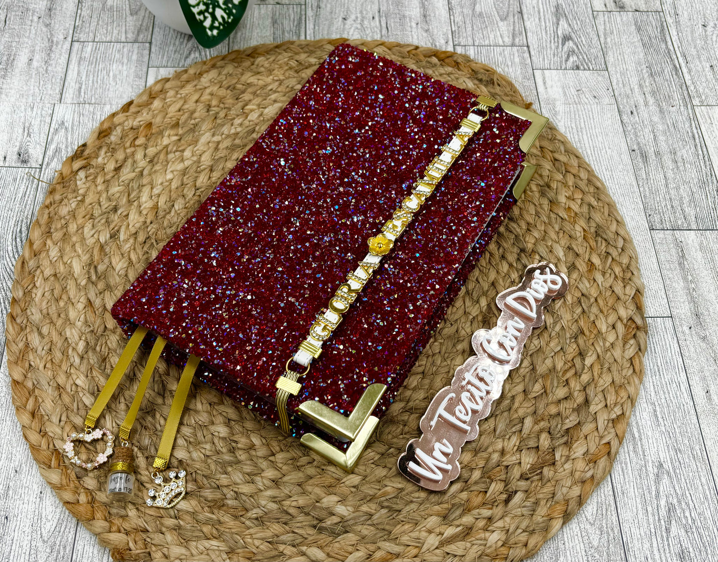 BIBLIAS FORRADAS CON PEDRERIA (DIAMANTES)