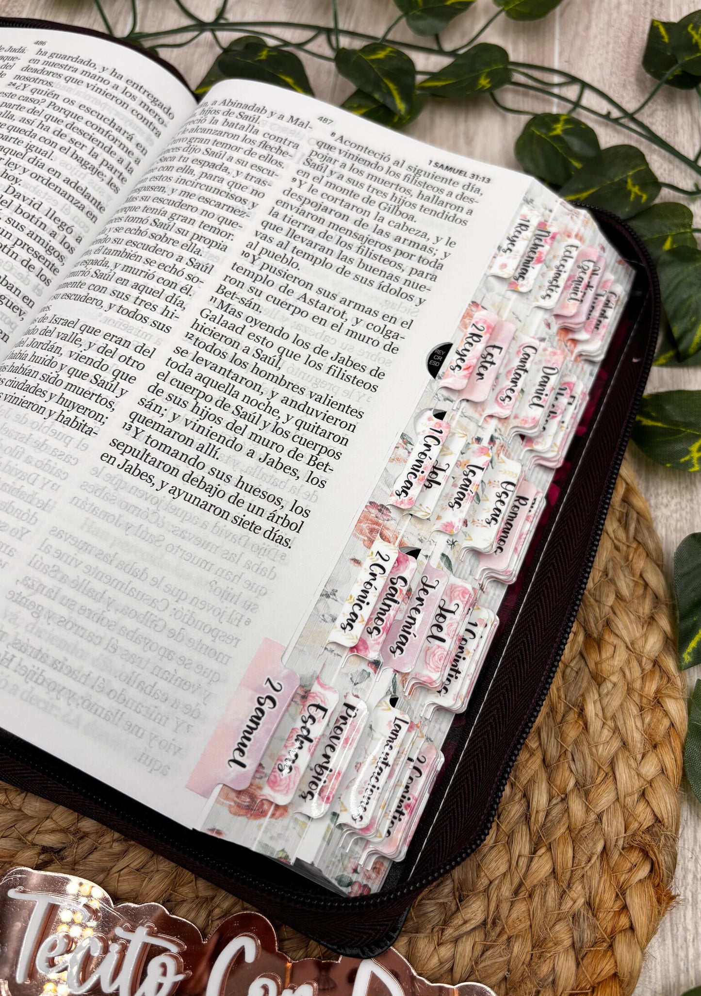 Biblia Floral Color Fuscia Letra Gigante 14 Puntos CON CIERRE