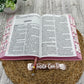 BIBLIA LETRA SUPERGIGANTE 19 PUNTOS MEDIANA ROSADA CON MARGARITAS CON ETIQUETAS