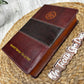 BIBLIA PESHITTA COLOR MARRÓN Y OSCURO CANTO COLOR COBRE