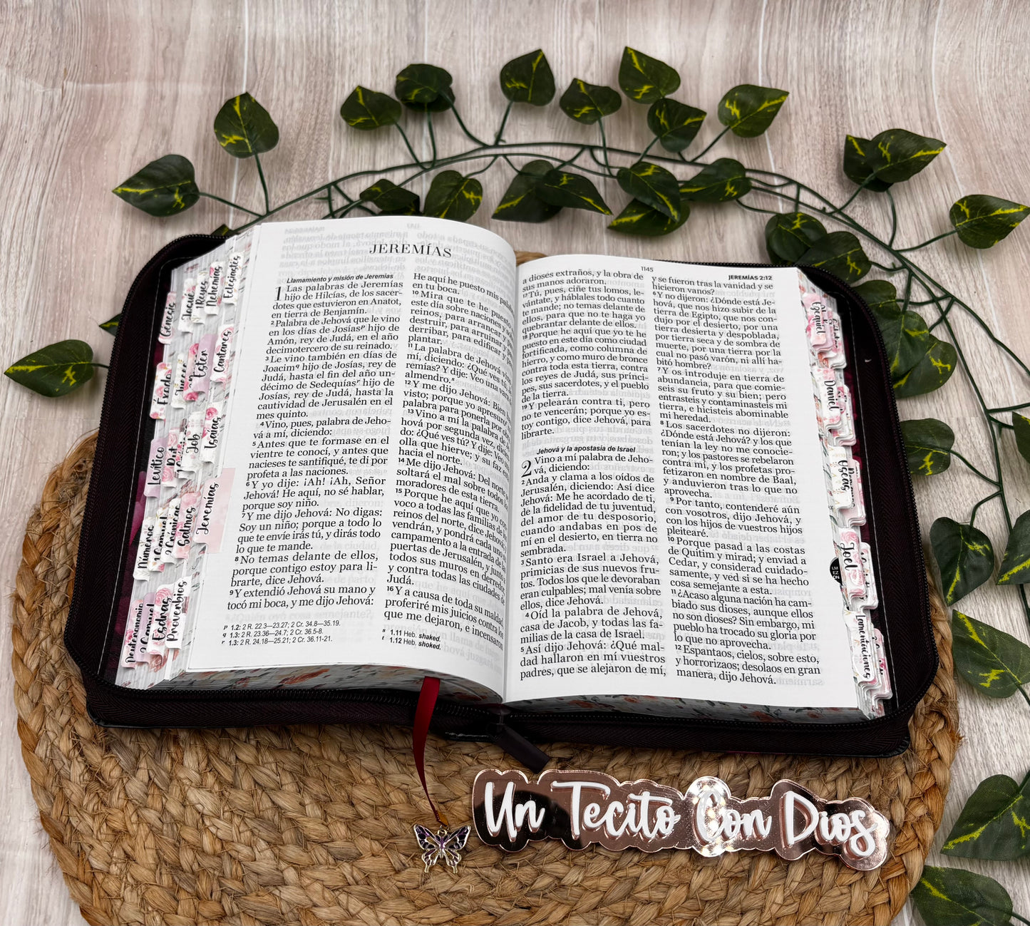 Biblia Floral Color Fuscia Letra Gigante 14 Puntos CON CIERRE