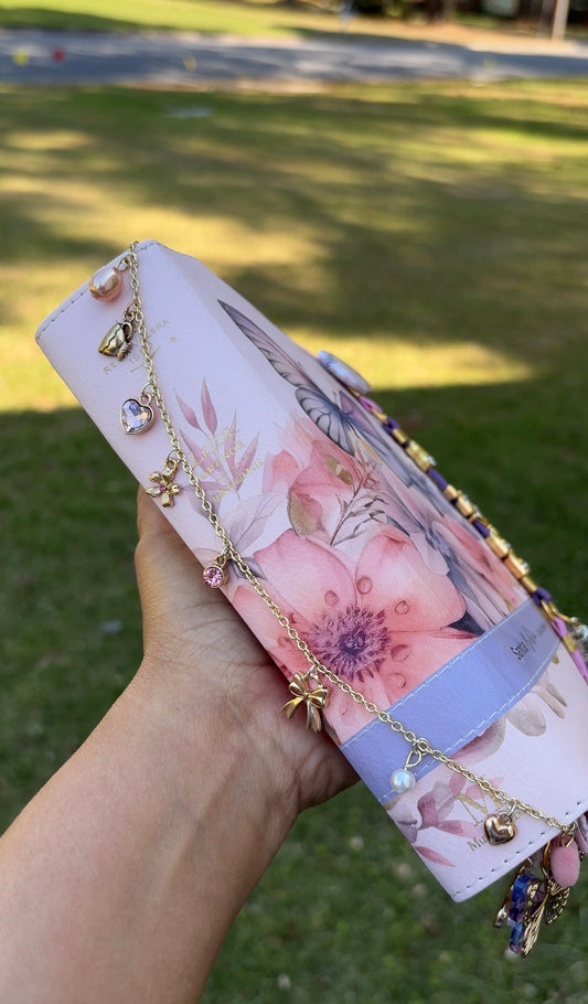 CADENA DORADA CON CHARMS PARA BIBLIA PORTÁTIL
