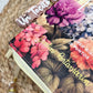 BIBLIA LETRA SUPERGIGANTE 19 PUNTOS FLORAL CON CIERRE