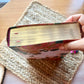 Biblia Devocional para Mujeres Centrada en Cristo (Biblia Dorada)